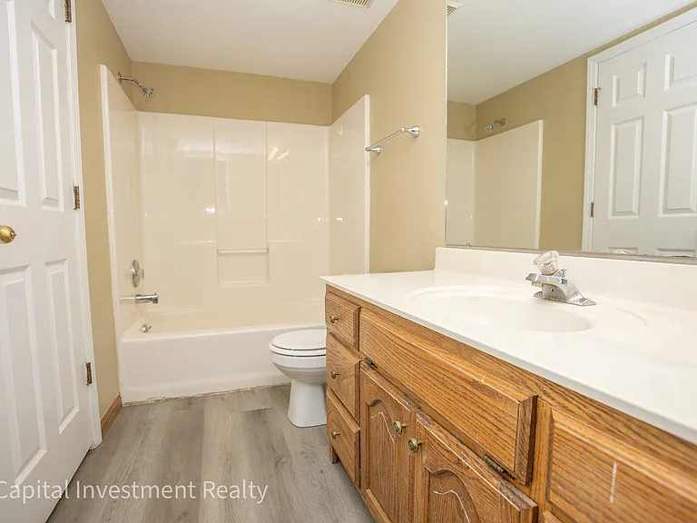 219 Route T — Photo 12