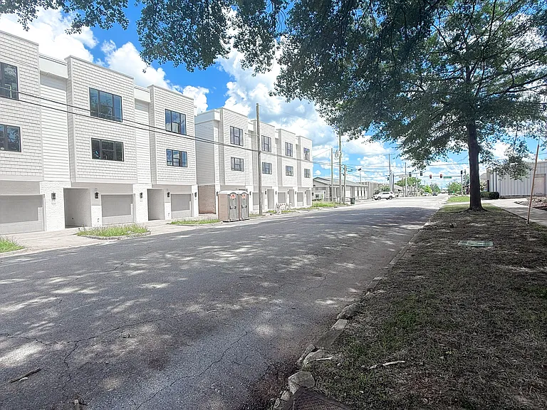 512 Mobile St — Photo 55