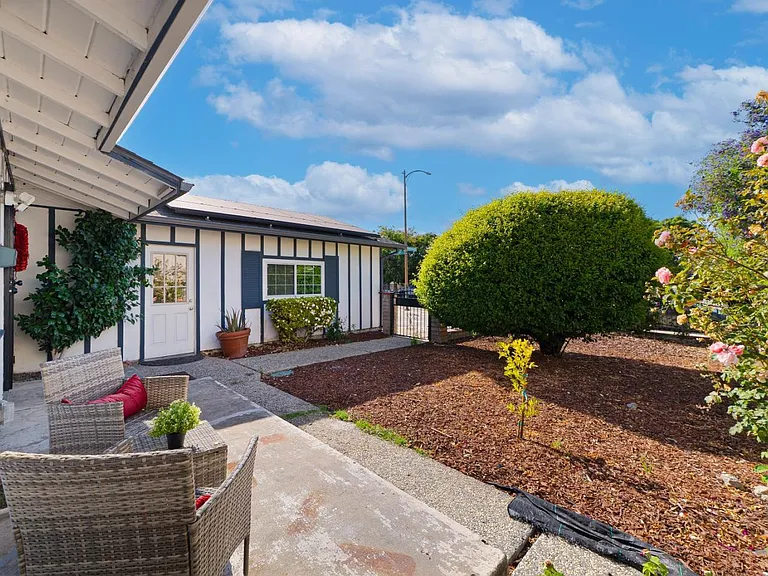 2602 Pendragon Ln — Photo 3