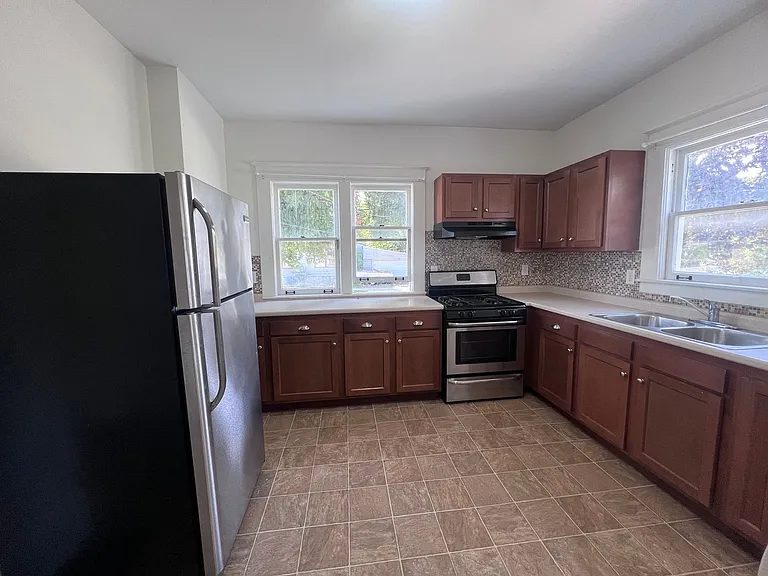 425 Fuller Ave SE — Photo 11