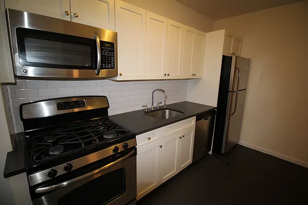 Rented by Slope Realty Co | media 8