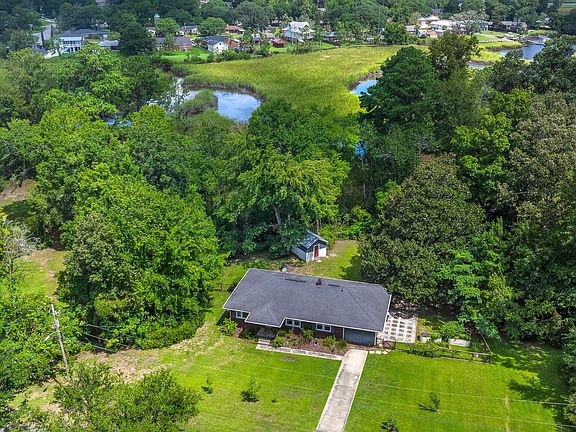 2nd image of 1004 Bishop Rd