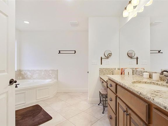 2nd image of 4501 Jacobs Dr