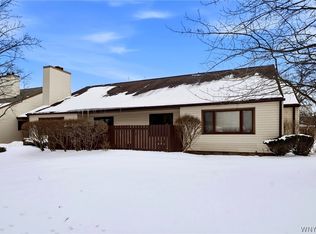 53 Old Meadow Dr, East Amherst, NY
