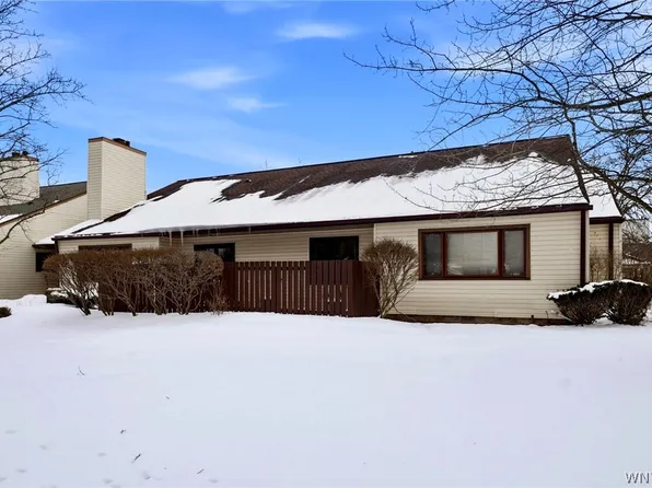 53 Old Meadow Dr, East Amherst, NY 14051