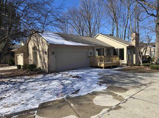 43042 W Kirkwood Dr, Clinton Township, MI