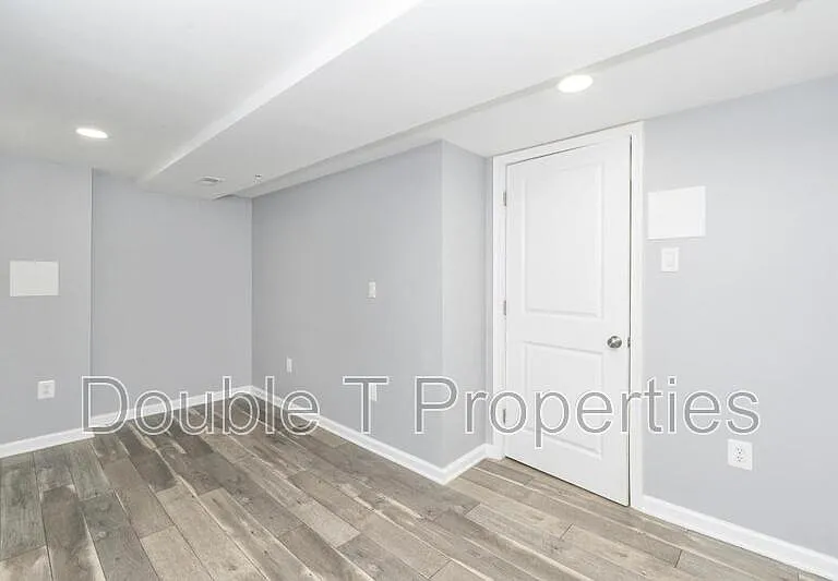 1841 Graymount Way — Photo 25