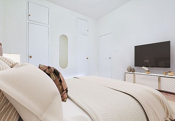 5th image of 102 W 80th St #67A