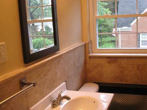 5th image of 4518 Bromley Ln #1