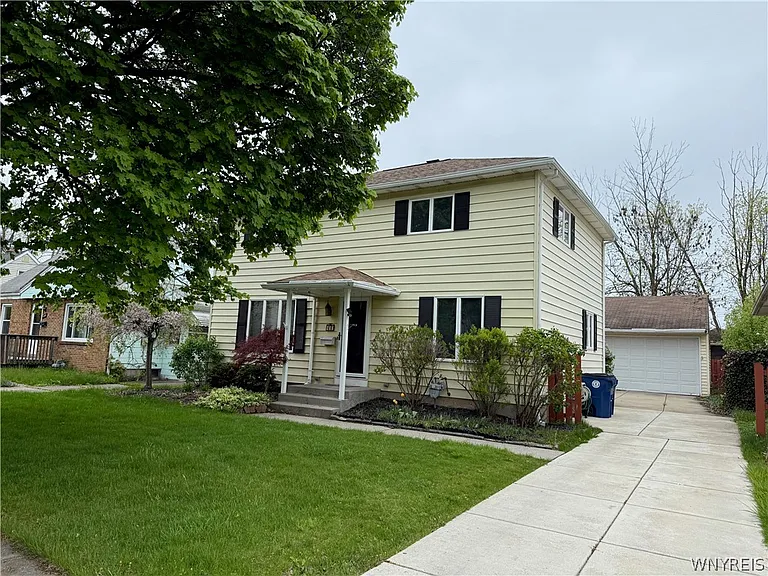437 Springville Ave — Photo 1
