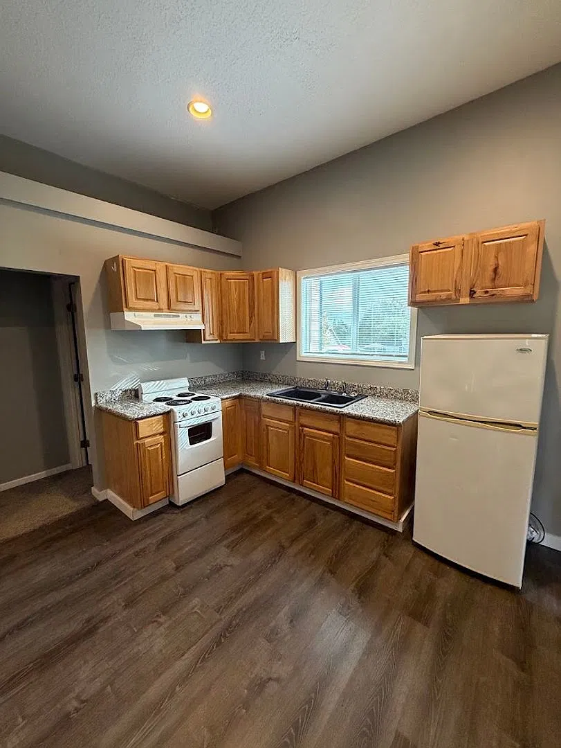 PR0017-02 - 3831 Duplex — Photo 3