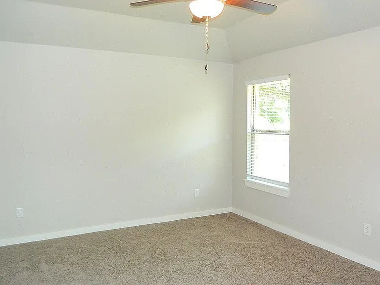 1025 Creekside Dr — Photo 12