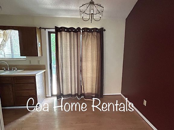 4th image of 102 S Rosewood Ln