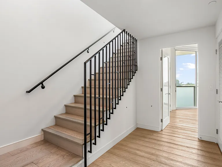 1125 Kings Rd #Penthouse 7 — Photo 24