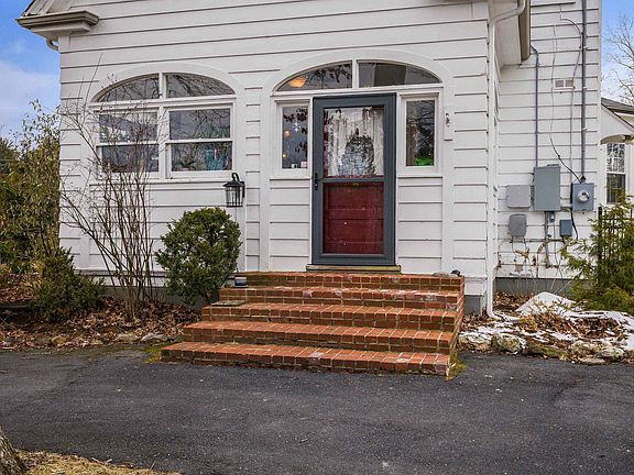 3rd image of 701 Rosser Ave