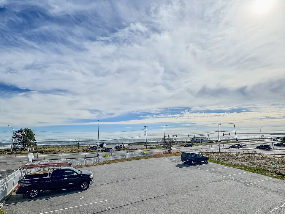 933 Ocean Blvd #208