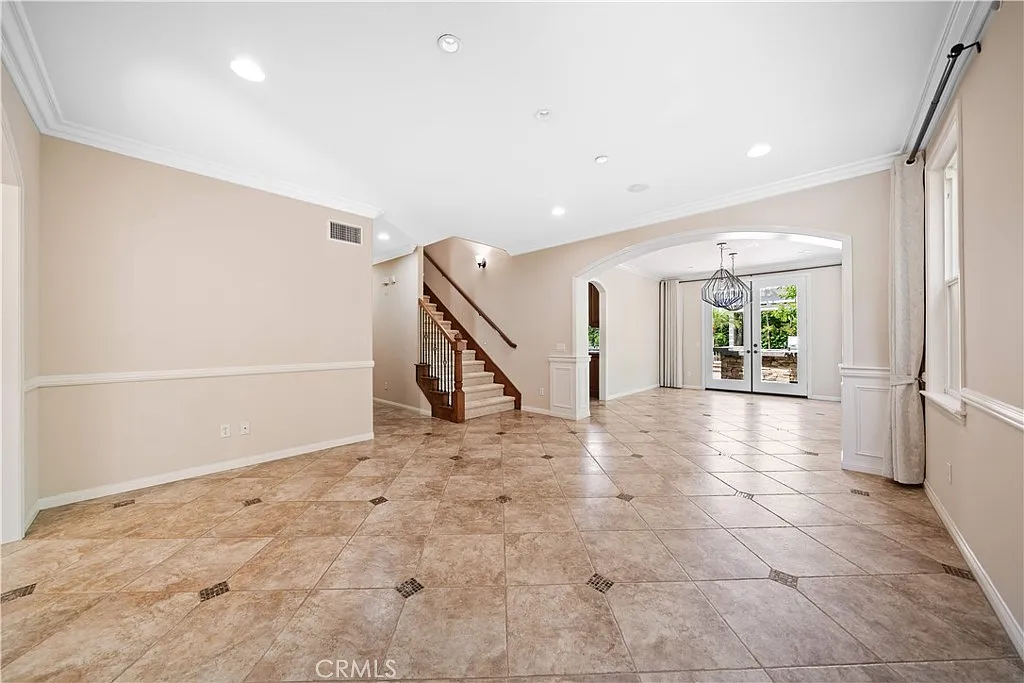 5 bed, 5.5 bath, 3874 sqft, $8,000 — Photo 3