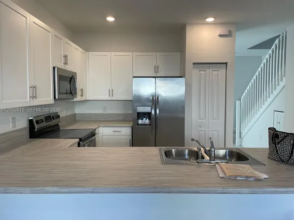 825 NE 211th St #825, Miami, FL 33179