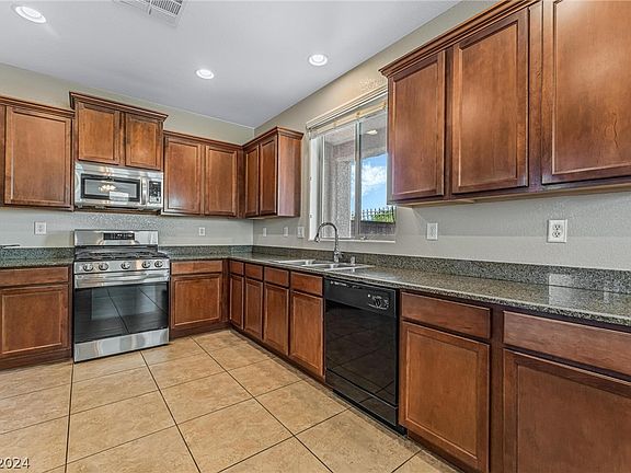 4th image of 7559 Edgartown Harbor St
