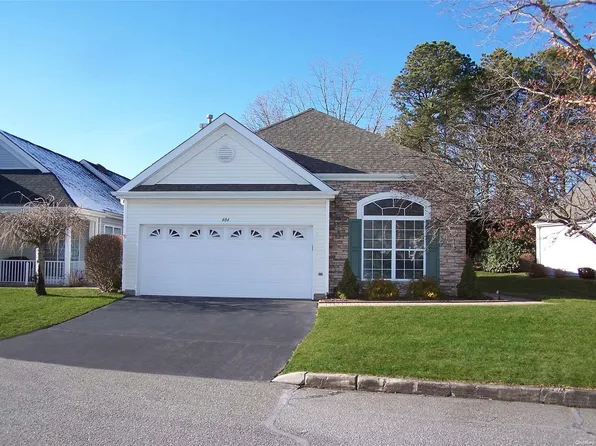404 Leisure Drive #404, Ridge, NY 11961