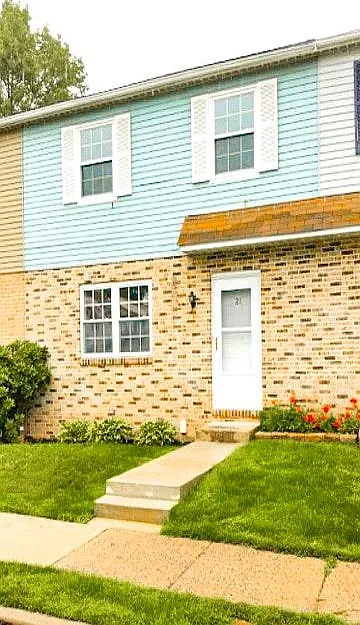 21 Evelyn Lane — Photo 2