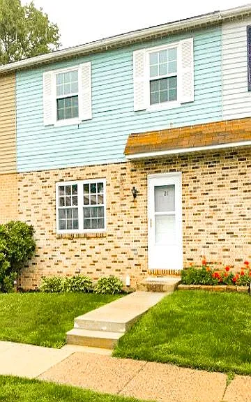 21 Evelyn Ln — Photo 2