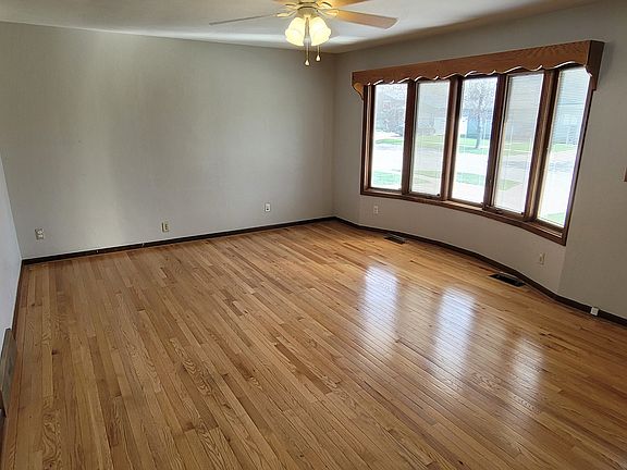 4th image of 528 Glenwood Dr
