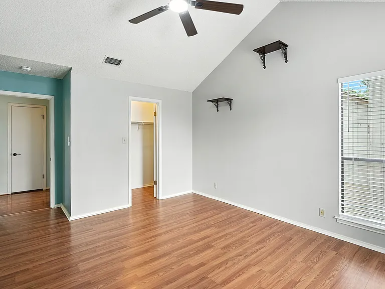 19415 Encino Smt — Photo 13