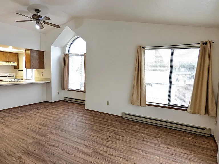 2320 Valencia St — Photo 17