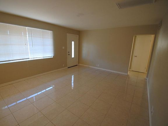 3rd image of 3525 W San Miguel Ave