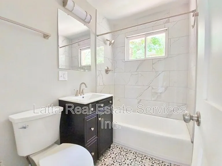2439 S Sterling Ave #A — Photo 8
