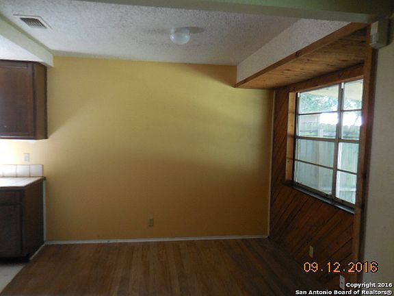 4th image of 5907 VALLEY COVE