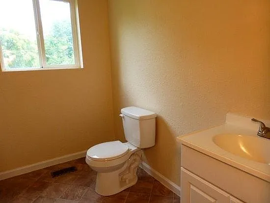 450 Christian Ave — Photo 4