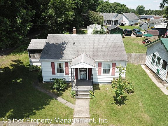 4th image of 820 Woodland Dr