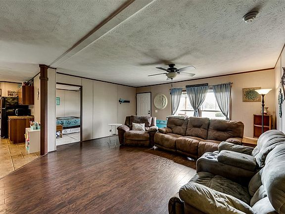 4th image of 200 N Milam Ave