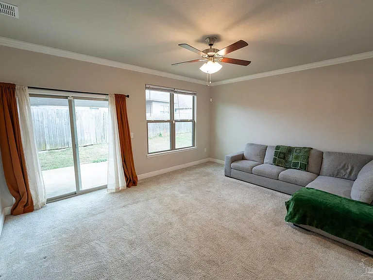 1060 Bretts Way — Photo 4