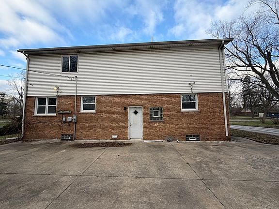 3rd image of 15441 E End St