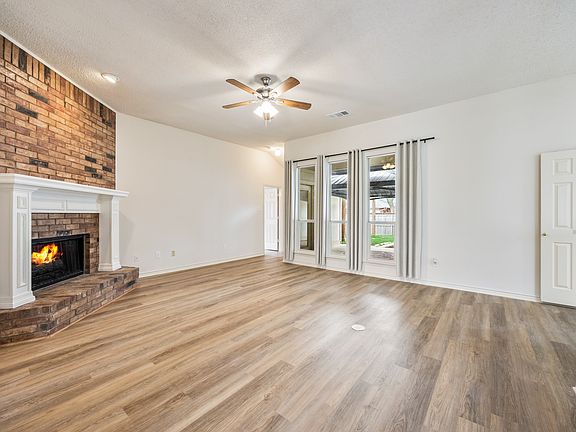 4th image of 1306 Woodmont Dr