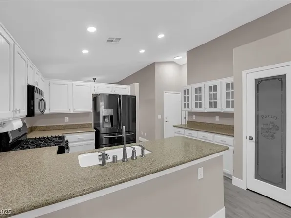 9020 Crooked Shell Ave, Las Vegas, NV 89143