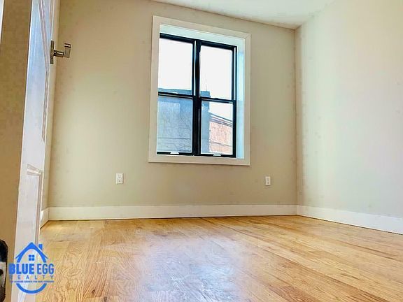 3rd image of 66 Somers St APT 4B