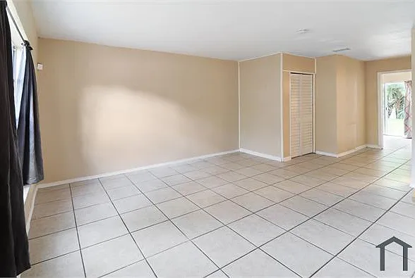 3 bed, $2,400 — Photo 4