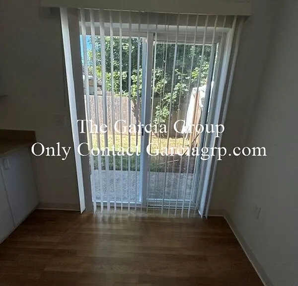 12812 E Burnside St — Photo 3