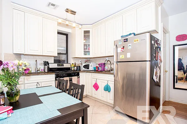 Rented by EXR | media 10