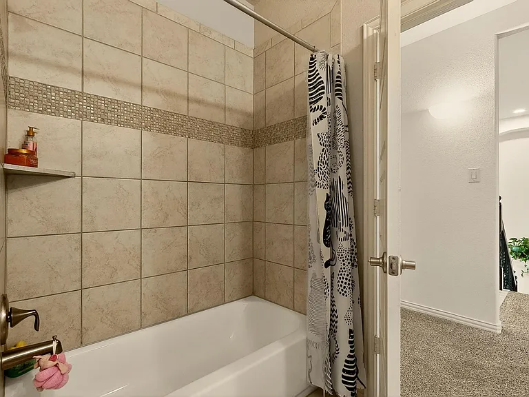 1107 Devonshire Dr S — Photo 25