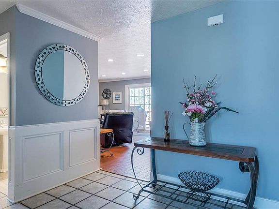4th image of 6271 Queens Way