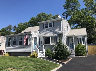 35 Wamsutta Ave, Acushnet, MA 02743