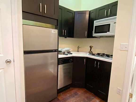 2nd image of 71 W 71st St #5CC
