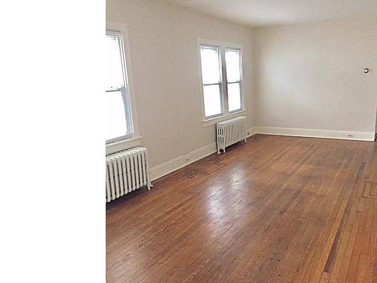 721 Mayflower Ave — Photo 3