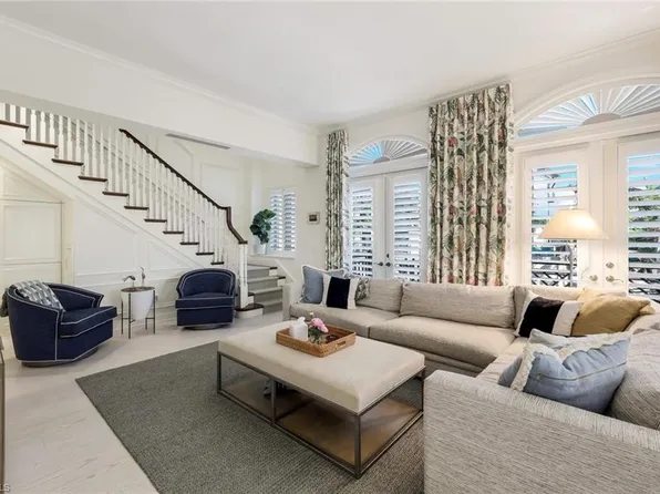 380 10th ST S #204, NAPLES, FL 34102