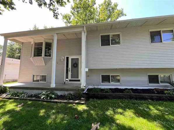 338 N 1st St, West Branch, IA 52358